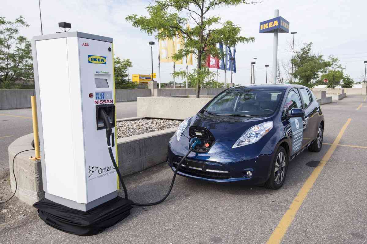 Toronto staff are ready to recommend electric vehicle rebates for city grants